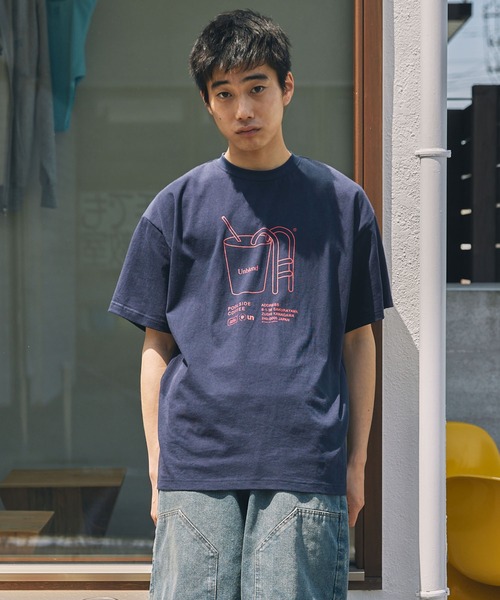 Unblend(アンブレンド)の「【 POOLSIDE COFFEE × Unblend 】オリジナルグラフィック アソート ハーフスリーブ Tシャツ(Tシャツ/カットソー・レディース・ライトブルー/ネイビー/オートミール/ホワイト・FREE)」の4枚目の写真