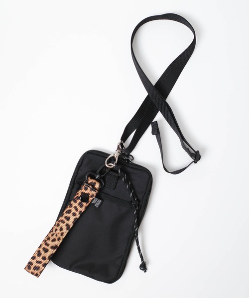 FREDRIK PACKERS(フレドリックパッカーズ)の「【FREDRIK PACKERS】LEOPARD HANDLE HANG SHOULDER BAG レオパード ハンドル ハング コンパクト ショルダーバッグ(ショルダーバッグ・レディース・ブラック・FREE)」の4枚目の写真
