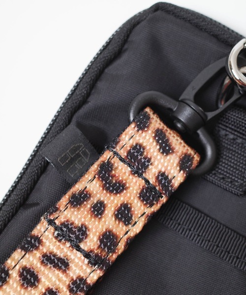 FREDRIK PACKERS(フレドリックパッカーズ)の「【FREDRIK PACKERS】LEOPARD HANDLE HANG SHOULDER BAG レオパード ハンドル ハング コンパクト ショルダーバッグ(ショルダーバッグ・レディース・ブラック・FREE)」の7枚目の写真