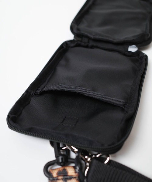 FREDRIK PACKERS(フレドリックパッカーズ)の「【FREDRIK PACKERS】LEOPARD HANDLE HANG SHOULDER BAG レオパード ハンドル ハング コンパクト ショルダーバッグ(ショルダーバッグ・レディース・ブラック・FREE)」の12枚目の写真
