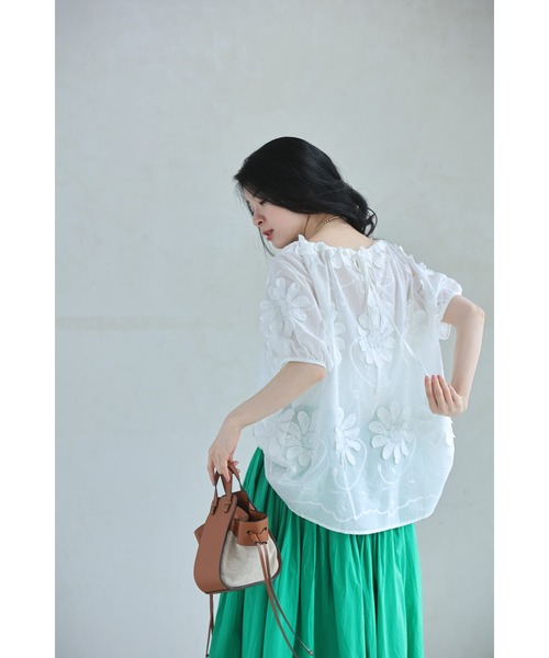 cawaii(カワイイ)の「前後着用2way仕様。花びら浮かぶ刺繍ブラウストップス(シャツ/ブラウス・レディース・ホワイト・FREE)」の20枚目の写真