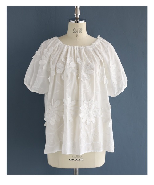 cawaii(カワイイ)の「前後着用2way仕様。花びら浮かぶ刺繍ブラウストップス(シャツ/ブラウス・レディース・ホワイト・FREE)」の15枚目の写真