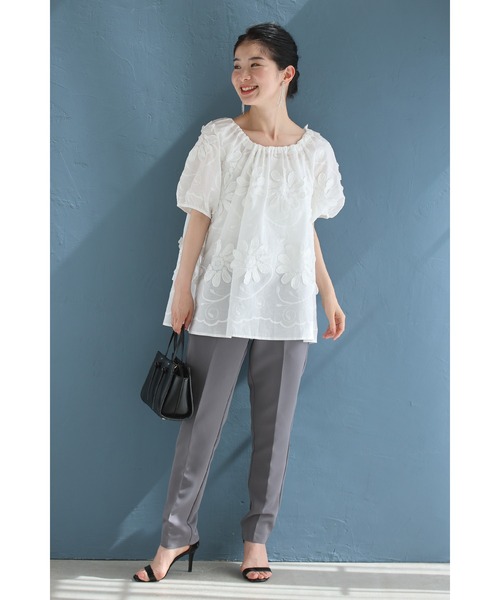 cawaii(カワイイ)の「前後着用2way仕様。花びら浮かぶ刺繍ブラウストップス(シャツ/ブラウス・レディース・ホワイト・FREE)」の3枚目の写真