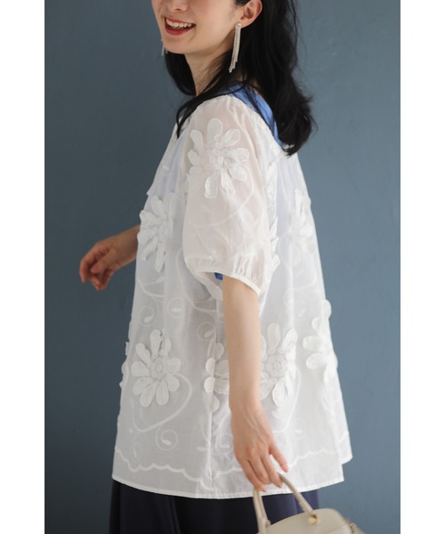 cawaii(カワイイ)の「前後着用2way仕様。花びら浮かぶ刺繍ブラウストップス(シャツ/ブラウス・レディース・ホワイト・FREE)」の4枚目の写真