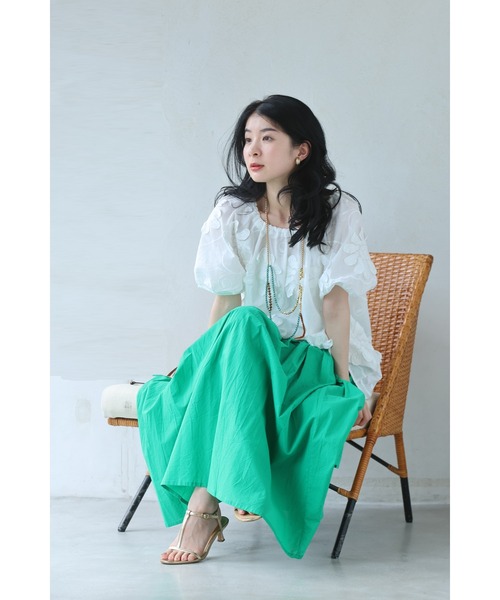 cawaii(カワイイ)の「前後着用2way仕様。花びら浮かぶ刺繍ブラウストップス(シャツ/ブラウス・レディース・ホワイト・FREE)」の5枚目の写真