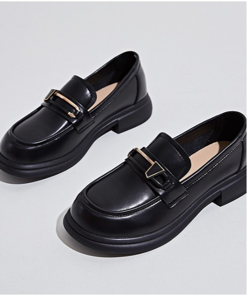 NiiNa(ニーナ)の「【 NiiNa / ニーナ 】本革ビットモチーフローファーシューズ(その他シューズ・レディース・ブラック/ホワイト・38/36/37)」の2枚目の写真