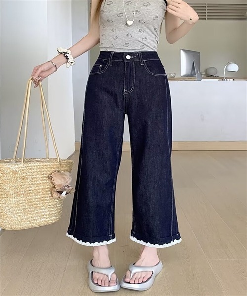 FREE STYLISTS（フリー スタイリスト）の「裾レース9分丈デニムパンツ（デニムパンツ・レディース・ライトブルー/インディゴブルー・M/L/4XL/XL/2XL/3XL/5XL/S）」の2枚目の写真