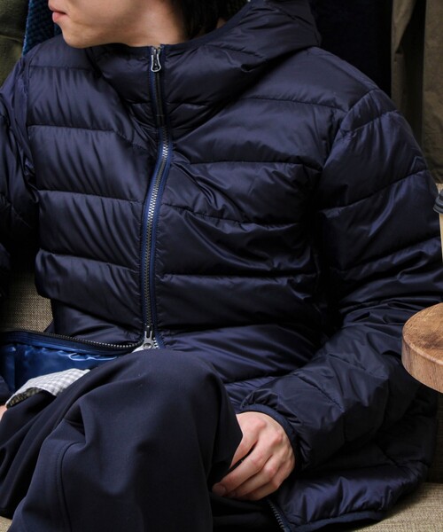 TAION（タイオン）の「【昨年ヒットの別注ダウンが新色追加で再登場！】GLOSTER別注 TAIONパッカブルフーディダウン（ダウンジャケット/コート・メンズ・ベージュ/チャコールグレー/ネイビー/ブラック/レンガ・XL/L/M）」の7枚目の写真