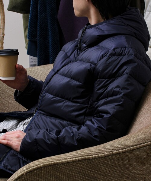 TAION（タイオン）の「【昨年ヒットの別注ダウンが新色追加で再登場！】GLOSTER別注 TAIONパッカブルフーディダウン（ダウンジャケット/コート・メンズ・ベージュ/チャコールグレー/ネイビー/ブラック/レンガ・XL/L/M）」の9枚目の写真