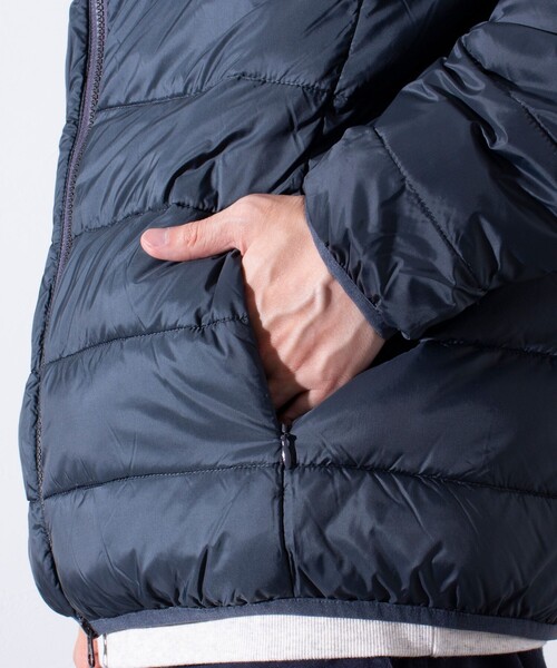 TAION（タイオン）の「【昨年ヒットの別注ダウンが新色追加で再登場！】GLOSTER別注 TAIONパッカブルフーディダウン（ダウンジャケット/コート・メンズ・ベージュ/チャコールグレー/ネイビー/ブラック/レンガ・XL/L/M）」の20枚目の写真