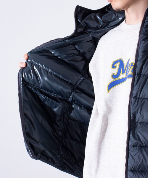 TAION（タイオン）の「【昨年ヒットの別注ダウンが新色追加で再登場！】GLOSTER別注 TAIONパッカブルフーディダウン（ダウンジャケット/コート・メンズ・ベージュ/チャコールグレー/ネイビー/ブラック/レンガ・XL/L/M）」の13枚目の写真