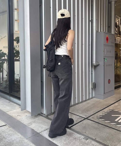 COLONY 2139(コロニートゥーワンスリーナイン)の「ウエスト調整可能 / ダブルボタンフレアデニムパンツ(デニムパンツ・レディース・ブラック/ダークブルー・SMALL/MEDIUM/LARGE/PS)」の5枚目の写真