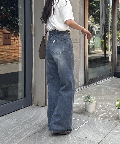 COLONY 2139(コロニートゥーワンスリーナイン)の「ウエスト調整可能 / ダブルボタンフレアデニムパンツ(デニムパンツ・レディース・ブラック/ダークブルー・SMALL/MEDIUM/LARGE/PS)」の12枚目の写真