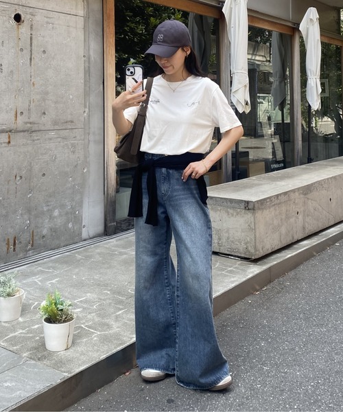 COLONY 2139(コロニートゥーワンスリーナイン)の「ウエスト調整可能 / ダブルボタンフレアデニムパンツ(デニムパンツ・レディース・ブラック/ダークブルー・SMALL/MEDIUM/LARGE/PS)」の15枚目の写真