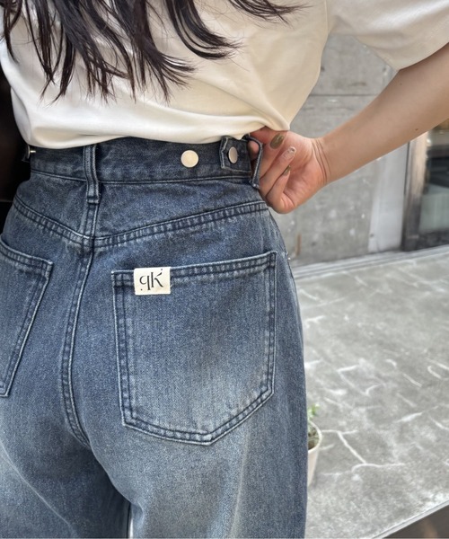 COLONY 2139(コロニートゥーワンスリーナイン)の「ウエスト調整可能 / ダブルボタンフレアデニムパンツ(デニムパンツ・レディース・ブラック/ダークブルー・SMALL/MEDIUM/LARGE/PS)」の14枚目の写真