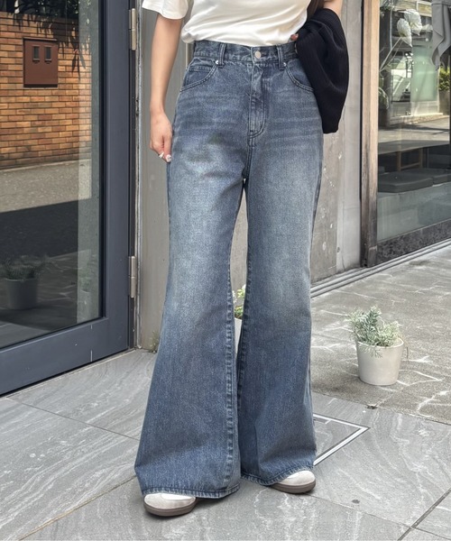 COLONY 2139(コロニートゥーワンスリーナイン)の「ウエスト調整可能 / ダブルボタンフレアデニムパンツ(デニムパンツ・レディース・ブラック/ダークブルー・SMALL/MEDIUM/LARGE/PS)」の11枚目の写真