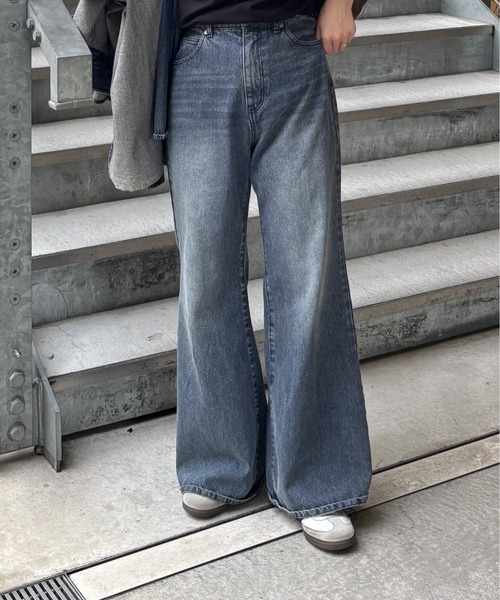 COLONY 2139(コロニートゥーワンスリーナイン)の「ウエスト調整可能 / ダブルボタンフレアデニムパンツ(デニムパンツ・レディース・ブラック/ダークブルー・SMALL/MEDIUM/LARGE/PS)」の18枚目の写真