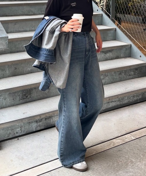 COLONY 2139(コロニートゥーワンスリーナイン)の「ウエスト調整可能 / ダブルボタンフレアデニムパンツ(デニムパンツ・レディース・ブラック/ダークブルー・SMALL/MEDIUM/LARGE/PS)」の19枚目の写真