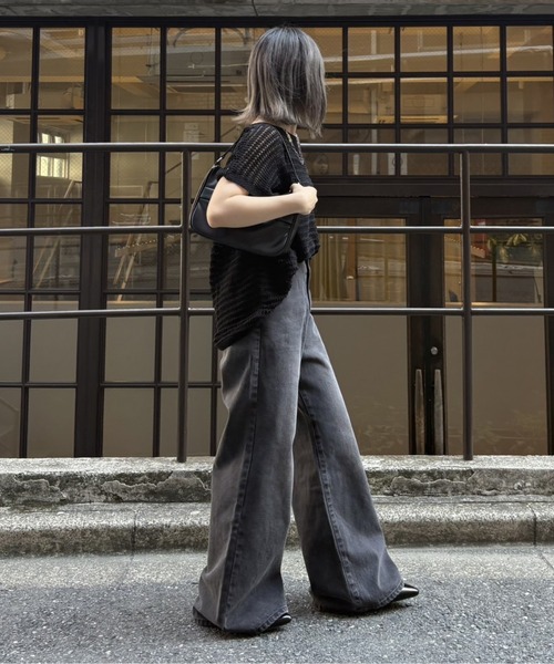 COLONY 2139(コロニートゥーワンスリーナイン)の「ウエスト調整可能 / ダブルボタンフレアデニムパンツ(デニムパンツ・レディース・ブラック/ダークブルー・SMALL/MEDIUM/LARGE/PS)」の8枚目の写真