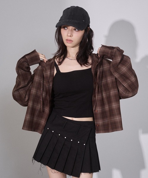 ENVYM（アンビー）の「オーバーサイズ ショート フーディー チェックシャツ（シャツ/ブラウス・レディース・ブラック/レッド/ブラウン・FREE）」の2枚目の写真