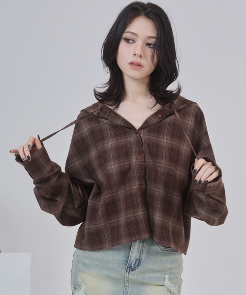 ENVYM（アンビー）の「オーバーサイズ ショート フーディー チェックシャツ（シャツ/ブラウス・レディース・ブラック/レッド/ブラウン・FREE）」の11枚目の写真
