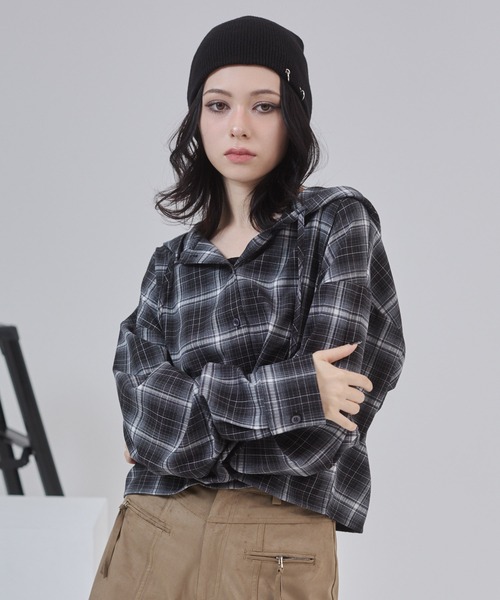ENVYM（アンビー）の「オーバーサイズ ショート フーディー チェックシャツ（シャツ/ブラウス・レディース・ブラック/レッド/ブラウン・FREE）」の5枚目の写真