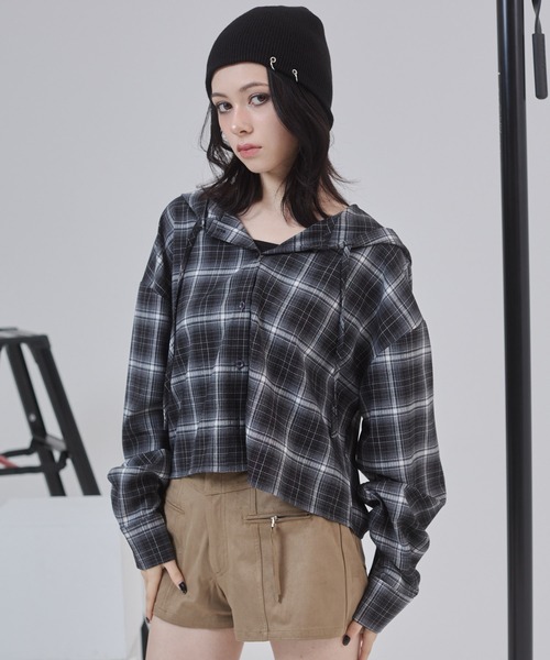 ENVYM（アンビー）の「オーバーサイズ ショート フーディー チェックシャツ（シャツ/ブラウス・レディース・ブラック/レッド/ブラウン・FREE）」の7枚目の写真