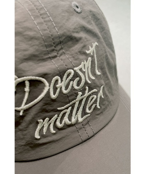 marjour（マージュール）の「EMBROIDERED CAP（キャップ・レディース・ブラック/グレー・FREE）」の4枚目の写真