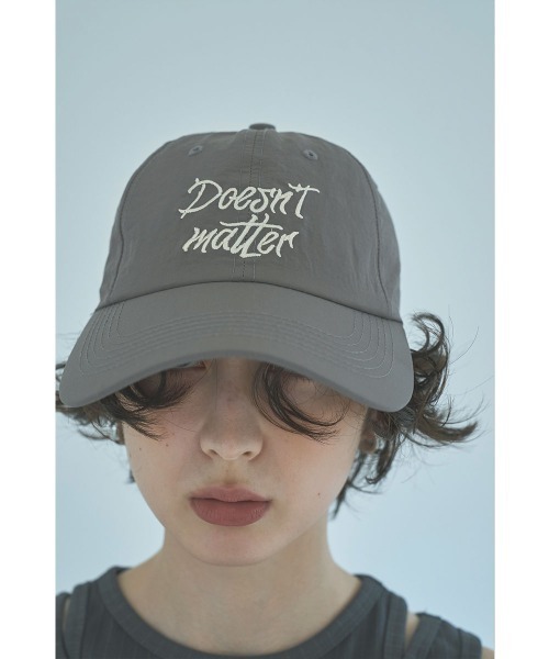 marjour（マージュール）の「EMBROIDERED CAP（キャップ・レディース・ブラック/グレー・FREE）」の8枚目の写真