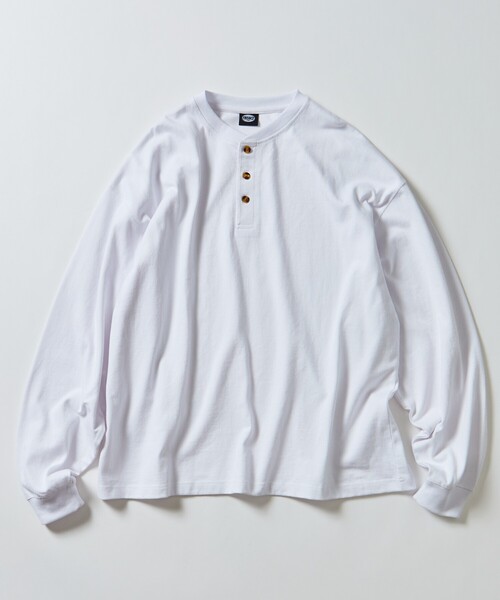 FREAK'S STORE（フリークスストア）の「限定展開 9オンス Heavyweight ビッグシルエット ヘンリーネック ロングスリーブTシャツ/ヘビーウェイト/ロンTEE（Tシャツ/カットソー・メンズ・ネイビー/スミクロ/ホワイト/ブラック/アッシュグレー・SMALL/MEDIUM/LARGE）」の2枚目の写真
