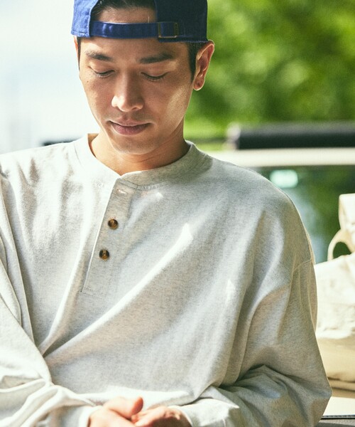 FREAK'S STORE（フリークスストア）の「限定展開 9オンス Heavyweight ビッグシルエット ヘンリーネック ロングスリーブTシャツ/ヘビーウェイト/ロンTEE（Tシャツ/カットソー・メンズ・ネイビー/スミクロ/ホワイト/ブラック/アッシュグレー・SMALL/MEDIUM/LARGE）」の11枚目の写真