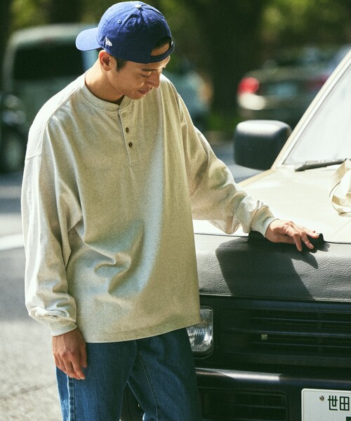 FREAK'S STORE（フリークスストア）の「限定展開 9オンス Heavyweight ビッグシルエット ヘンリーネック ロングスリーブTシャツ/ヘビーウェイト/ロンTEE（Tシャツ/カットソー・メンズ・ネイビー/スミクロ/ホワイト/ブラック/アッシュグレー・SMALL/MEDIUM/LARGE）」の17枚目の写真