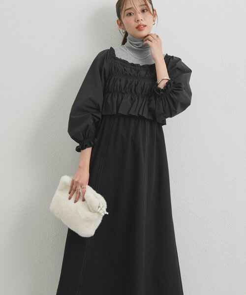 un dix cors（アンディコール）の「《低身長サイズあり・大人の華やかさ◎》スクエア異素材シャーリングワンピ（ワンピース・レディース・ブラック/グレイッシュベージュ・FREE/S）」の2枚目の写真