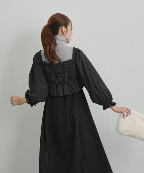 un dix cors（アンディコール）の「《低身長サイズあり・大人の華やかさ◎》スクエア異素材シャーリングワンピ（ワンピース・レディース・ブラック/グレイッシュベージュ・FREE/S）」の6枚目の写真