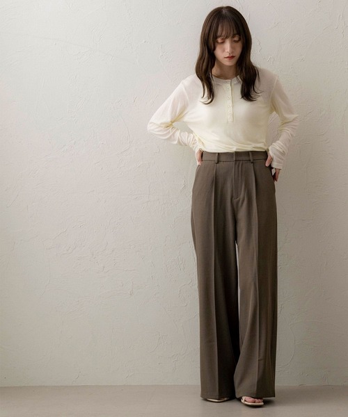 NOAHL(ノアル)の「【NOAHL】タックストレートワイドパンツ(その他パンツ・レディース・グレイッシュベージュ/ブラウン/チャコール/ブラック/オフホワイト/セージグリーン・S/M/L)」の15枚目の写真