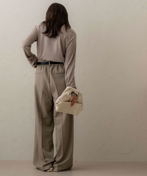 NOAHL(ノアル)の「【NOAHL】タックストレートワイドパンツ(その他パンツ・レディース・グレイッシュベージュ/ブラウン/チャコール/ブラック/オフホワイト/セージグリーン・S/M/L)」の13枚目の写真