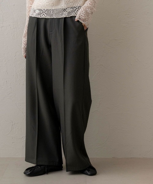 NOAHL(ノアル)の「【NOAHL】タックストレートワイドパンツ(その他パンツ・レディース・グレイッシュベージュ/ブラウン/チャコール/ブラック/オフホワイト/セージグリーン・S/M/L)」の16枚目の写真