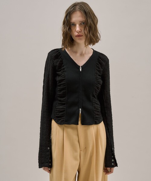 PUBLIC TOKYO（パブリックトウキョウ）の「シュリンクレースVネックTOP（Tシャツ/カットソー・レディース・ホワイト/ブラック・FREE）」の7枚目の写真