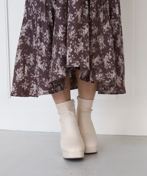 ASTORIA ODIER(アストリアオディール)の「厚底ショートブーツ(ブーツ・レディース・アイボリー/ブラック/その他・MEDIUM/LARGE/SMALL)」の9枚目の写真