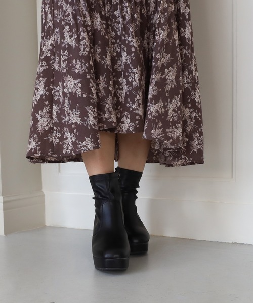 ASTORIA ODIER(アストリアオディール)の「厚底ショートブーツ(ブーツ・レディース・アイボリー/ブラック/その他・MEDIUM/LARGE/SMALL)」の6枚目の写真