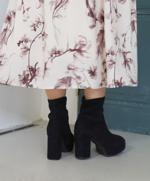 ASTORIA ODIER(アストリアオディール)の「厚底ショートブーツ(ブーツ・レディース・アイボリー/ブラック/その他・MEDIUM/LARGE/SMALL)」の8枚目の写真