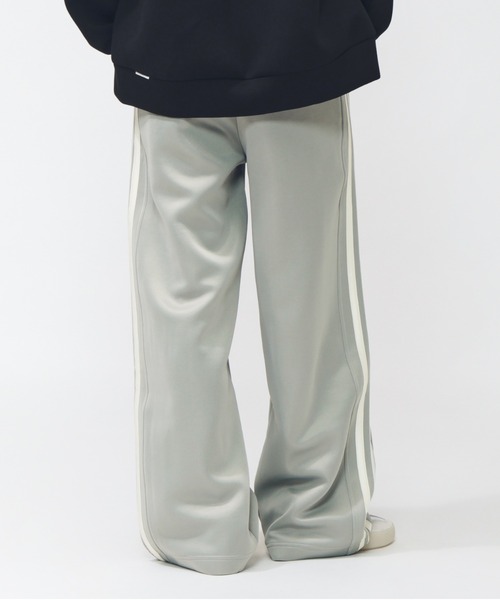 adidas（アディダス）の「アディダス adidas スタジアム スリーストライプス トラックパンツ（その他パンツ・レディース・ブラック/グレー・S/M/L/XL）」の3枚目の写真