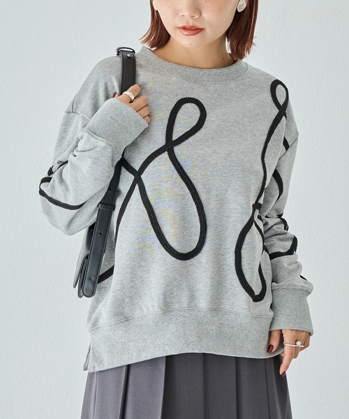 LAVEANGE（ラビアンジェ）の「コード刺繍スウェットプルオーバー（スウェット・レディース・ブラック/グレー・M/5L/4L/3L/LL）」の3枚目の写真