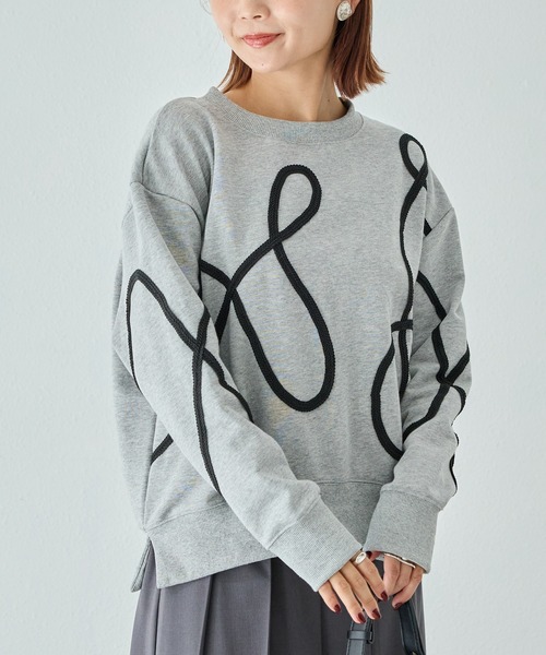 LAVEANGE（ラビアンジェ）の「コード刺繍スウェットプルオーバー（スウェット・レディース・ブラック/グレー・M/5L/4L/3L/LL）」の5枚目の写真