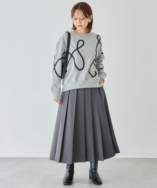 LAVEANGE（ラビアンジェ）の「コード刺繍スウェットプルオーバー（スウェット・レディース・ブラック/グレー・M/5L/4L/3L/LL）」の9枚目の写真