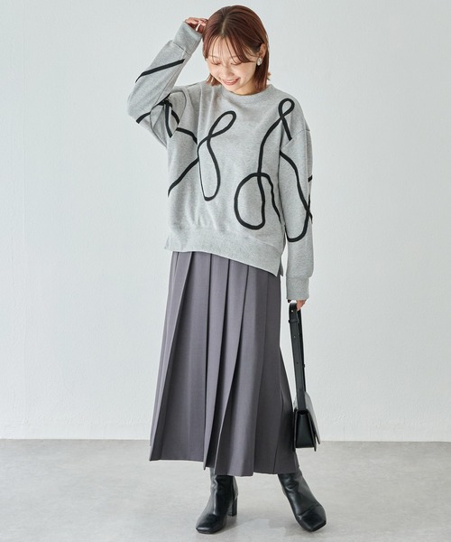 LAVEANGE（ラビアンジェ）の「コード刺繍スウェットプルオーバー（スウェット・レディース・ブラック/グレー・M/5L/4L/3L/LL）」の11枚目の写真