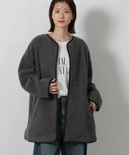 LAKOLE（ラコレ）の「パイピングボアブルゾン / 496632（ブルゾン・レディース・チャコールグレー/モカ/アイボリー・FREE）」の2枚目の写真