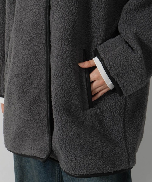 LAKOLE（ラコレ）の「パイピングボアブルゾン / 496632（ブルゾン・レディース・チャコールグレー/モカ/アイボリー・FREE）」の9枚目の写真