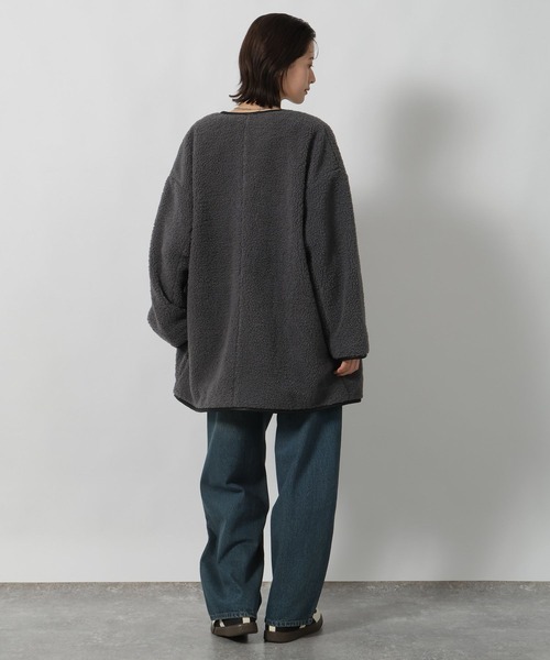 LAKOLE（ラコレ）の「パイピングボアブルゾン / 496632（ブルゾン・レディース・チャコールグレー/モカ/アイボリー・FREE）」の4枚目の写真