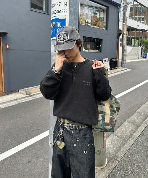 kutir(クティール)の「HENLEY NECK LINENLIKE CROPPED KNIT/ヘンリーネックリネンライククロップドニット(ニット/セーター・メンズ・ブラック/ブラウン/レッド/ネイビー/アイボリー/ボルドー・MEDIUM/LARGE)」の7枚目の写真